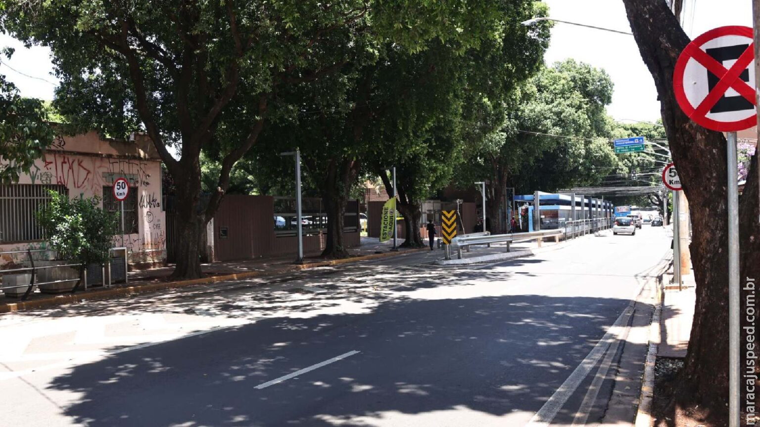 Ônibus pega fogo no centro da Capital, extintor falha e comerciante ajuda a combater incêndio Ônibus pega fogo no centro da Capital, extintor falha e comerciante ajuda a combater incêndio