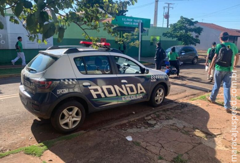 PM apreende 300 cigarros eletrônicos com alunos na capital e dezenas de "armas" PM apreende 300 cigarros eletrônicos com alunos na capital e dezenas de "armas"