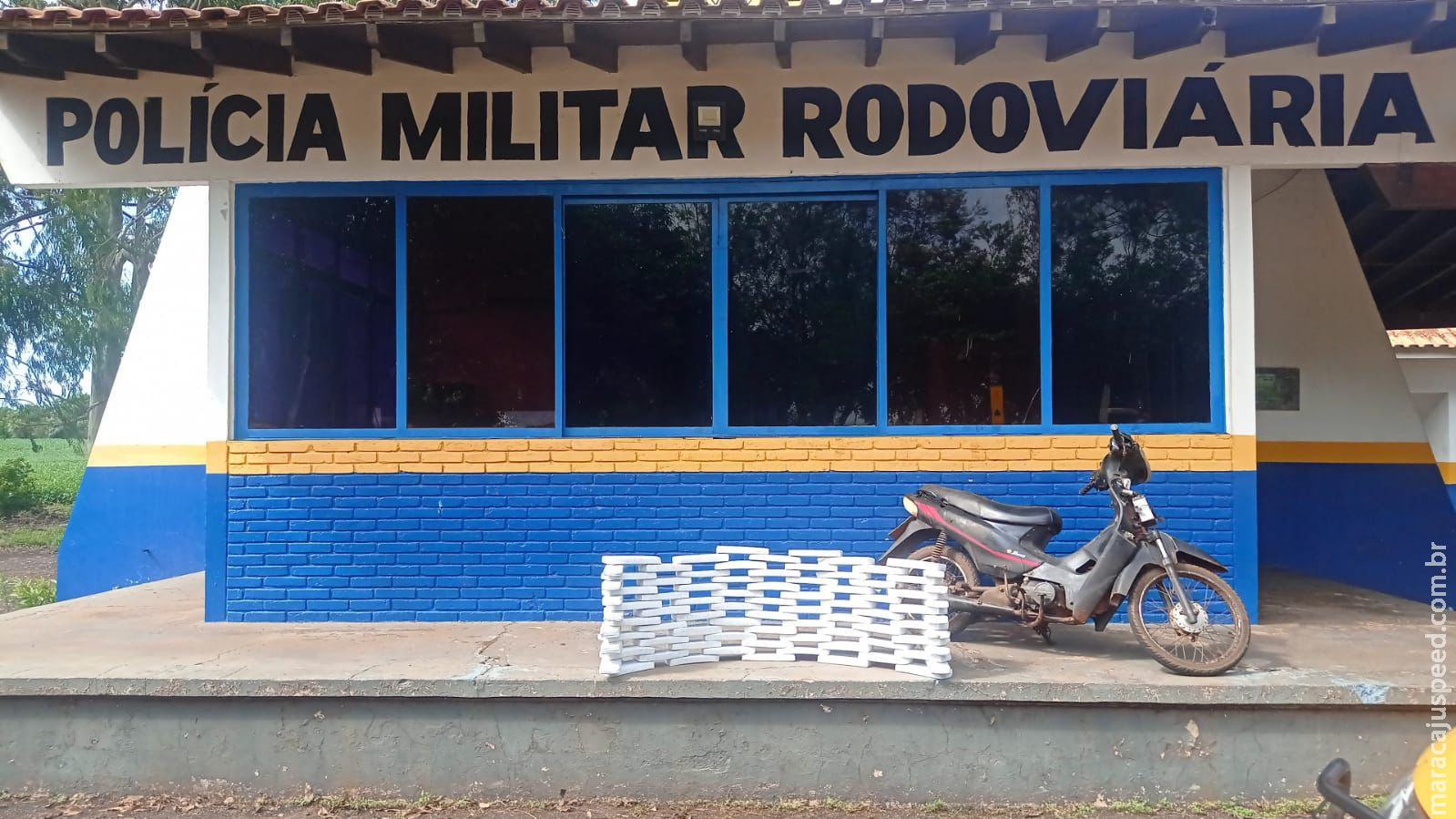 Polícia Militar Rodoviária apreende carga de droga que era transportada em uma motocicleta em Ponta Porã Polícia Militar Rodoviária apreende carga de droga que era transportada em uma motocicleta em Ponta Porã