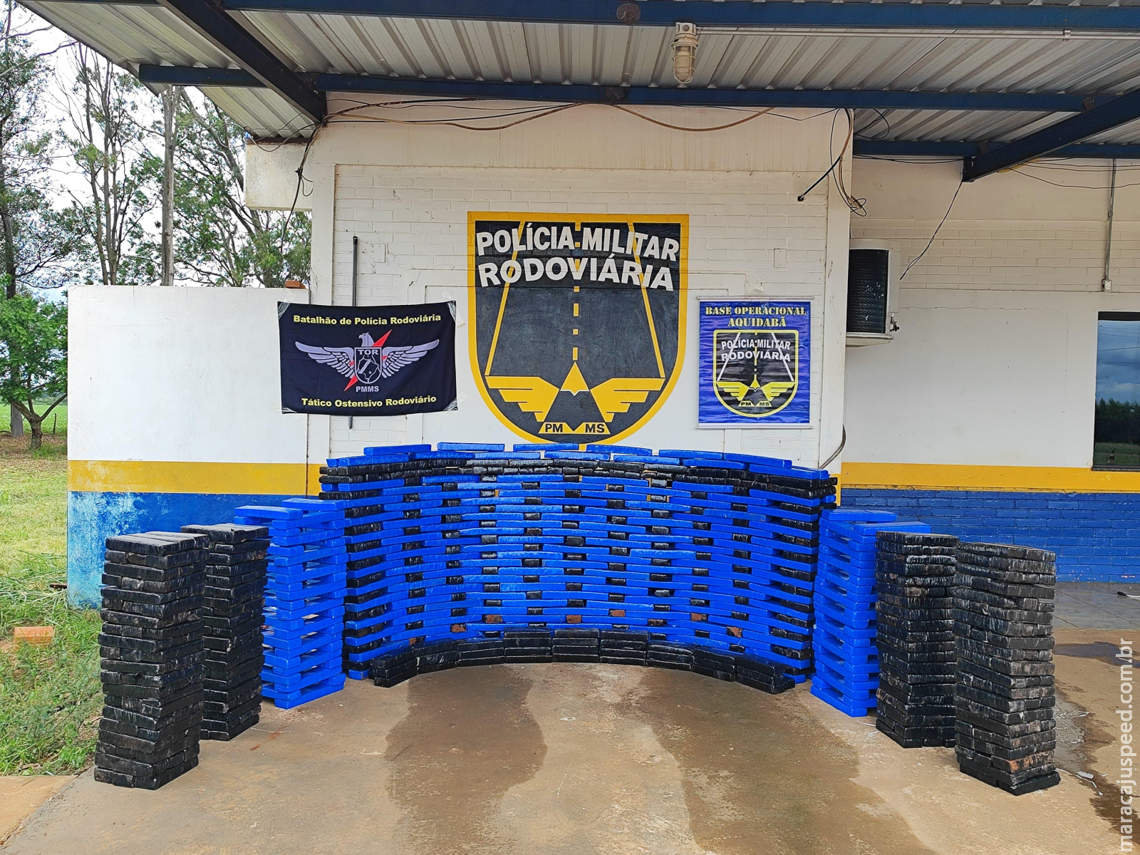 Polícia Militar Rodoviária apreendeu carga de droga em um veículo em Ponta Porã. Polícia Militar Rodoviária apreendeu carga de droga em um veículo em Ponta Porã.