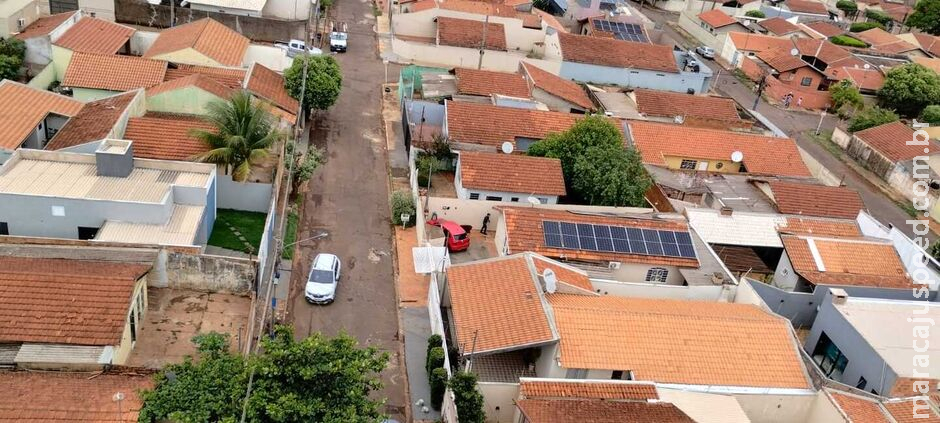 Vídeo mostra motorista fugindo da polícia em perseguição com helicóptero no Aero Rancho Vídeo mostra motorista fugindo da polícia em perseguição com helicóptero no Aero Rancho