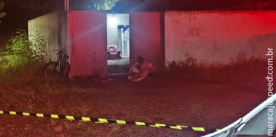 Antes de morrer, rapaz esfaqueado ainda tentou buscar socorro na casa da irmã Antes de morrer, rapaz esfaqueado ainda tentou buscar socorro na casa da irmã