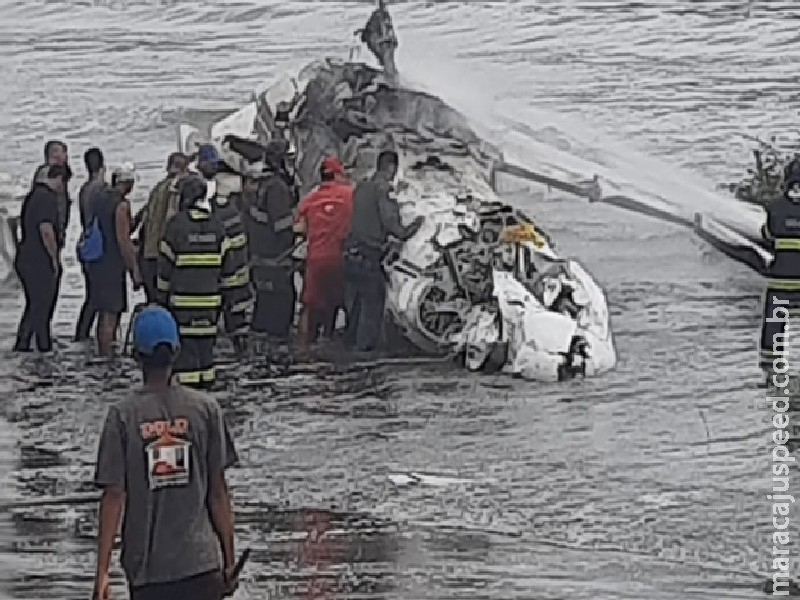 Avião cai em praia de Ubatuba, no litoral de São Paulo Avião cai em praia de Ubatuba, no litoral de São Paulo
