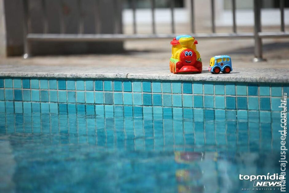 Bebê de 1 anos e 11 meses morre afogado em piscina em casa de festa em Coxim Bebê de 1 anos e 11 meses morre afogado em piscina em casa de festa em Coxim