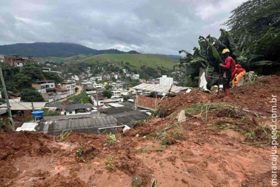Deslizamentos em Ipatinga deixam pelo menos 10 mortos Deslizamentos em Ipatinga deixam pelo menos 10 mortos