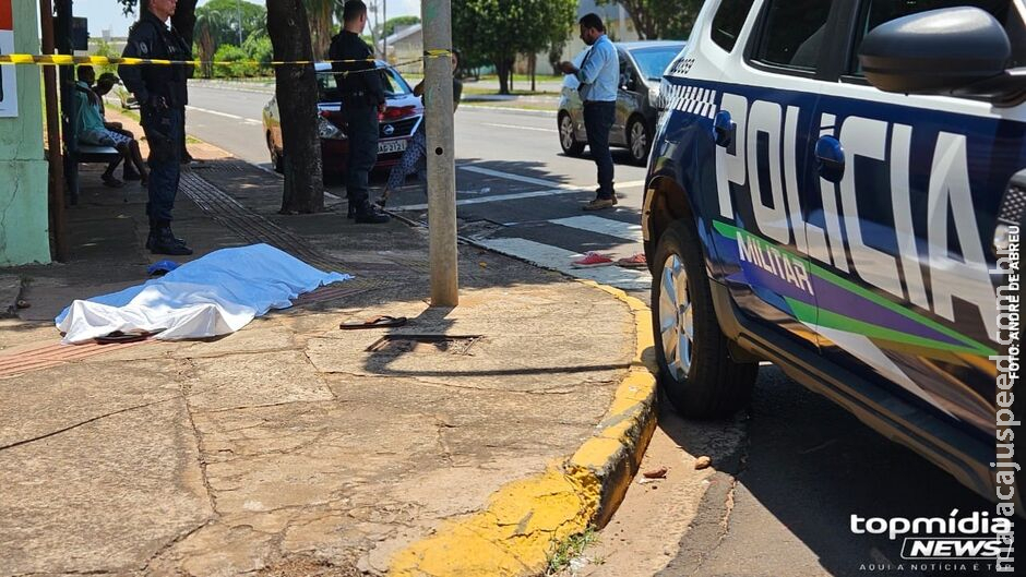 Homem é esfaqueado e morre na Avenida Costa e Silva Homem é esfaqueado e morre na Avenida Costa e Silva