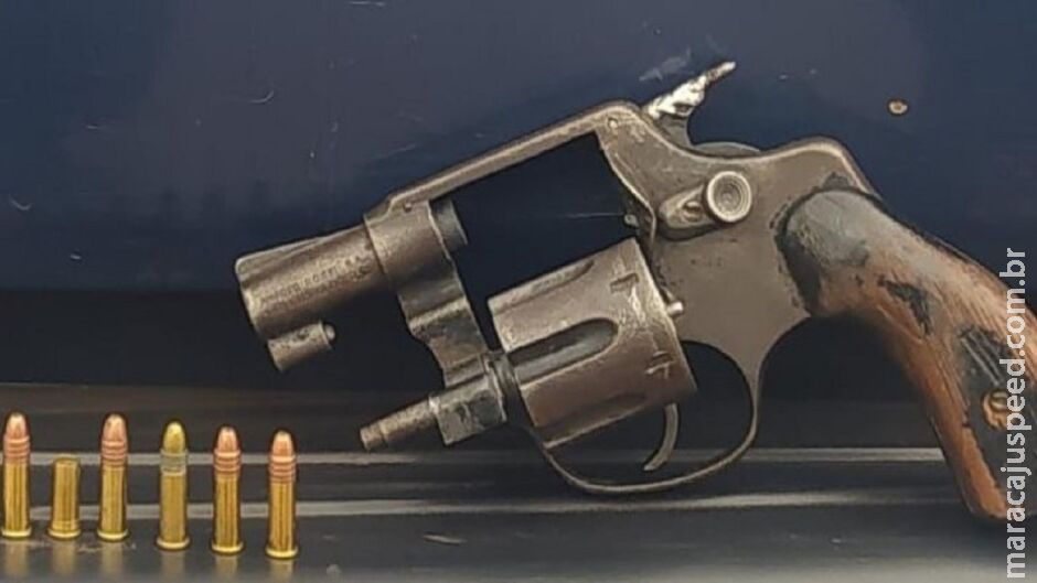 Homem se fere com tiro acidental após manusear revólver em Corumbá Homem se fere com tiro acidental após manusear revólver em Corumbá