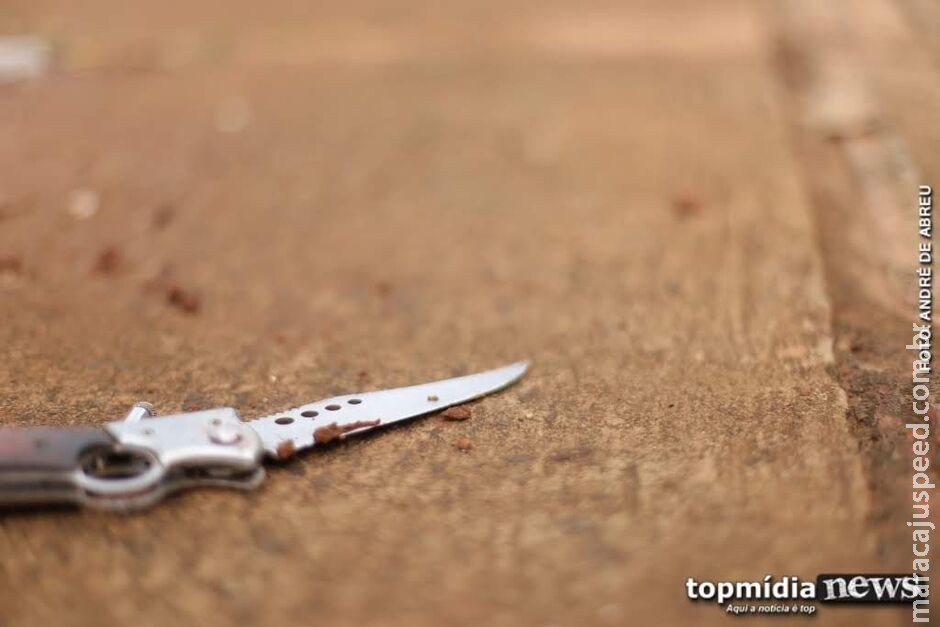 Homem se recusa a dar celular a assaltantes e acaba esfaqueado no peito na Vila Bandeirante Homem se recusa a dar celular a assaltantes e acaba esfaqueado no peito na Vila Bandeirante