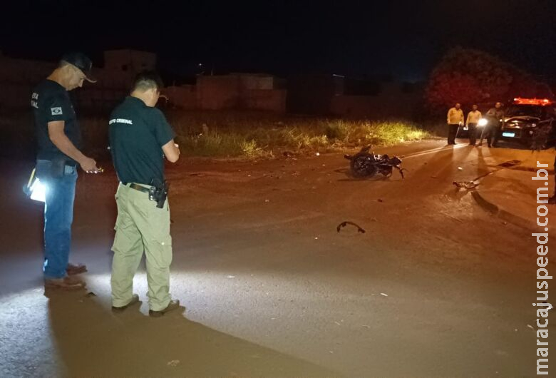 Jovem morre em acidente após ser atingido por carro; motorista foge do local Jovem morre em acidente após ser atingido por carro; motorista foge do local