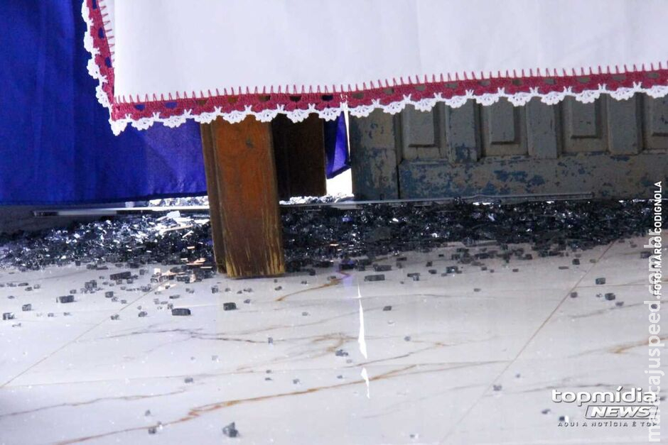 Ladrões invadem igreja, fazem Ladrões invadem igreja, fazem