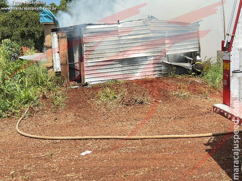 Maracaju: Corpo de Bombeiros atendem ocorrência de incêndio em barracão Maracaju: Corpo de Bombeiros atendem ocorrência de incêndio em barracão