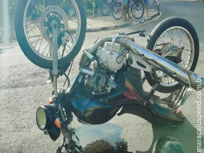Moto capota após bater na traseira de carro e mulher é socorrida em estado grave em Aquidauana Moto capota após bater na traseira de carro e mulher é socorrida em estado grave em Aquidauana
