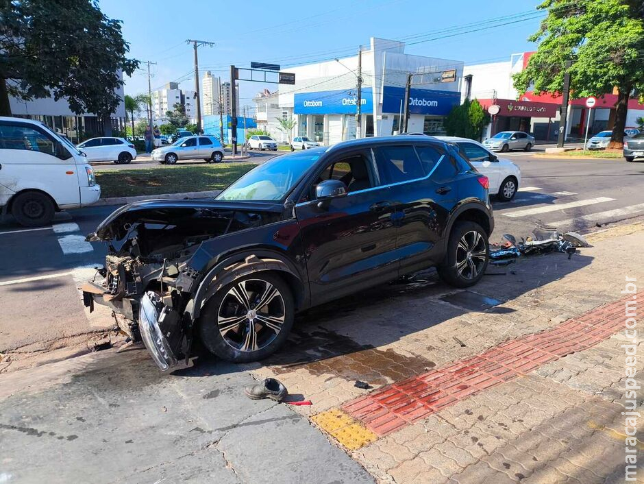 Motociclista é atingido por carro e fica gravemente ferido na Avenida Mato Grosso Motociclista é atingido por carro e fica gravemente ferido na Avenida Mato Grosso