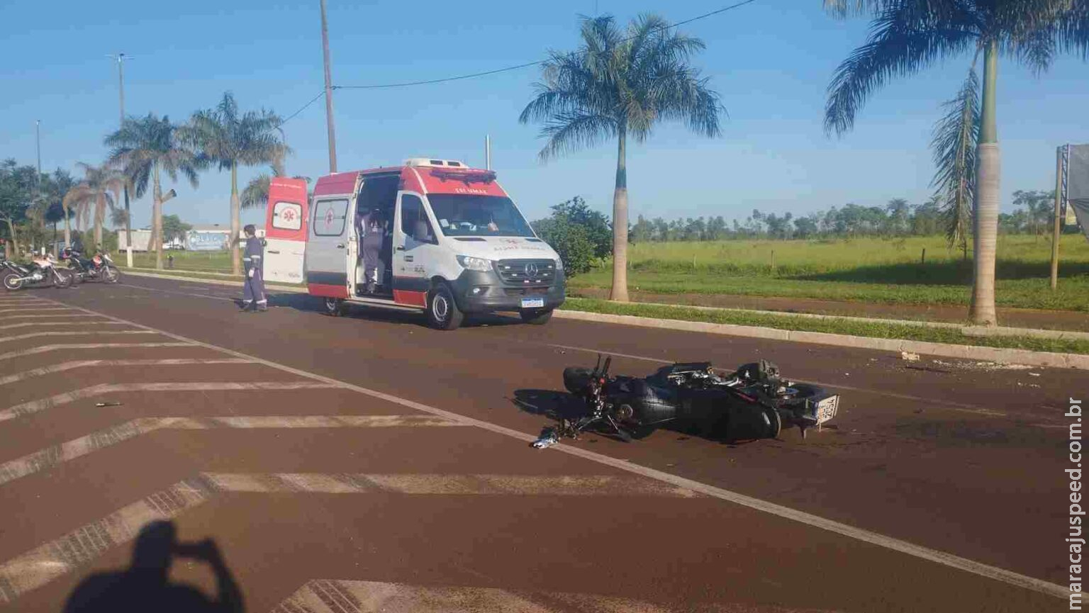 Motociclista tem perna amputada ao bater em ônibus de transporte coletivo Motociclista tem perna amputada ao bater em ônibus de transporte coletivo