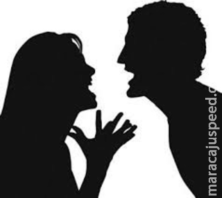 Mulher embriagada agride marido e causa confusão no Bairro Sitiolandia, em Sidrolândia Mulher embriagada agride marido e causa confusão no Bairro Sitiolandia, em Sidrolândia
