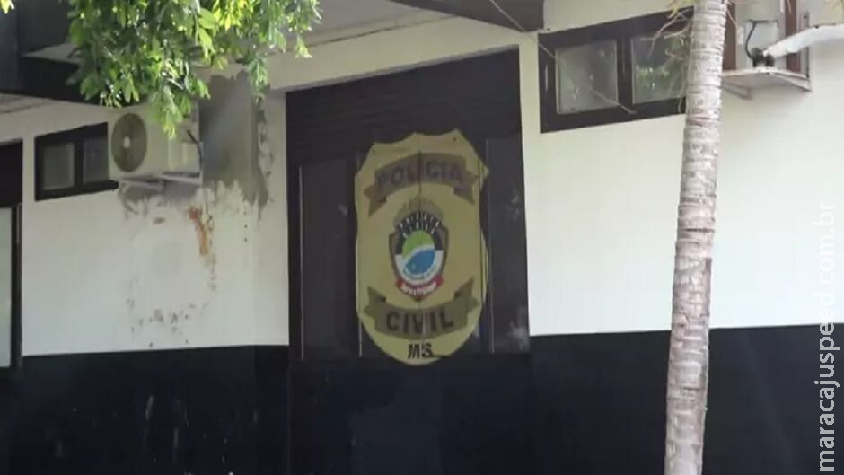 Mulher se recusa a ficar com dono de boca de fumo e leva vassouradas em Dourados Mulher se recusa a ficar com dono de boca de fumo e leva vassouradas em Dourados