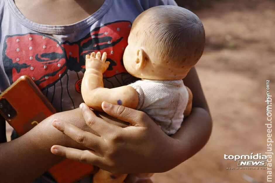 Pai é preso por manter as filhas em cárcere privado em Dois Irmãos do Buriti Pai é preso por manter as filhas em cárcere privado em Dois Irmãos do Buriti
