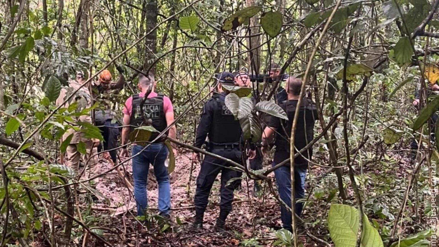 Polícia encontra cemitério clandestino com 11 corpos enterrados em Mato Grosso Polícia encontra cemitério clandestino com 11 corpos enterrados em Mato Grosso