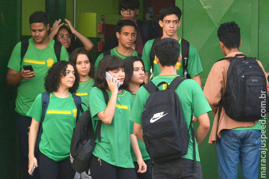 Proibidos em salas de aula de MS, celulares deverão ficar nas mochilas Proibidos em salas de aula de MS, celulares deverão ficar nas mochilas