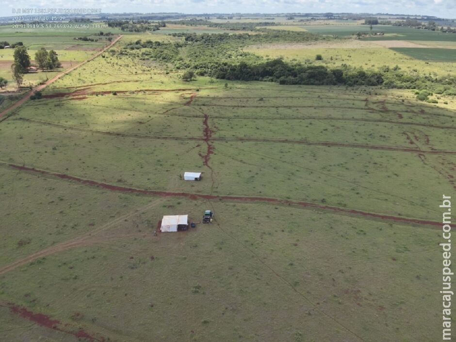 Três pessoas são autuadas por construírem barracos em reserva legal de Sidrolândia Três pessoas são autuadas por construírem barracos em reserva legal de Sidrolândia