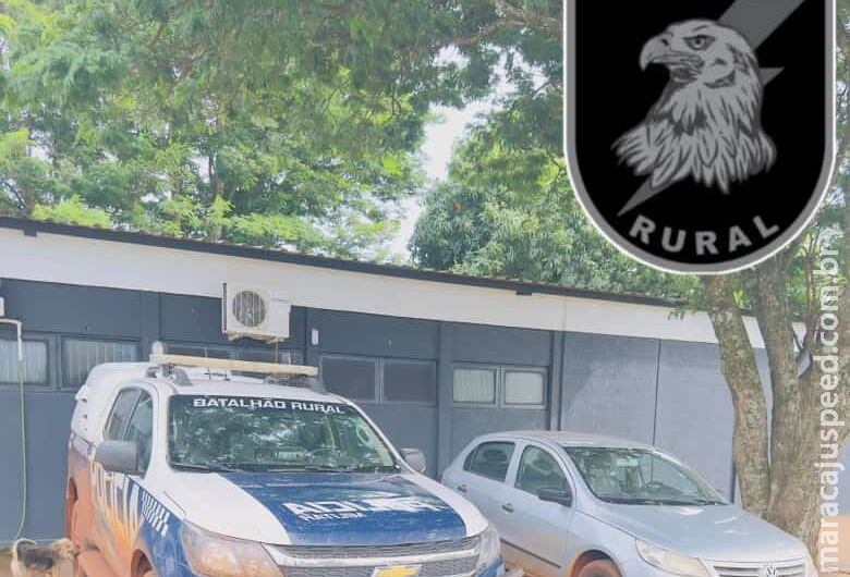 Veículo furtado é encontrado estacionado em via abandonada Veículo furtado é encontrado estacionado em via abandonada
