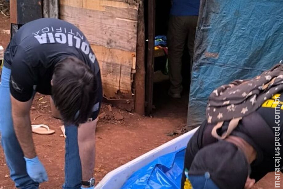 Adolescente é encontrada morta junto de 14 garrafas de bebida alcoólica em MS Adolescente é encontrada morta junto de 14 garrafas de bebida alcoólica em MS