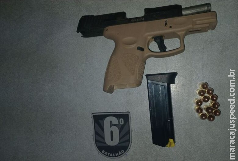 Alcoolizado, homem é flagrado com arma após expulsar mulher de dentro de casa Alcoolizado, homem é flagrado com arma após expulsar mulher de dentro de casa