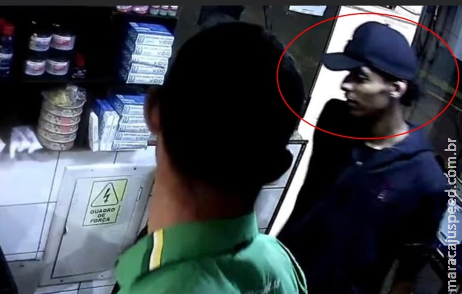 Assaltante que usou faca para roubar R$ 1,5 mil reais no Posto Pé de Cedro segue foragido Assaltante que usou faca para roubar R$ 1,5 mil reais no Posto Pé de Cedro segue foragido