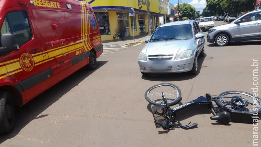 Avó e neta de 4 anos em bicicleta elétrica sofrem acidente a caminho da escola Avó e neta de 4 anos em bicicleta elétrica sofrem acidente a caminho da escola