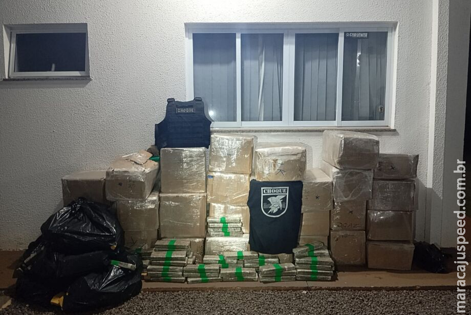 Choque e SEFAZ apreendem quase 1 tonelada de maconha em caminhão abandonado Choque e SEFAZ apreendem quase 1 tonelada de maconha em caminhão abandonado