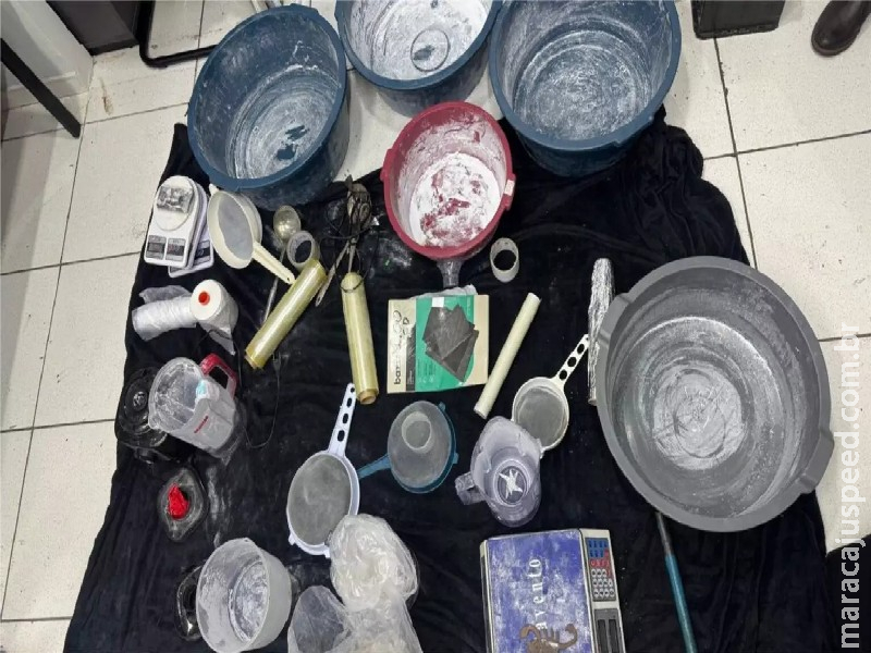 Facilem Vitam: Policiais descobrem laboratório de drogas e 3 são presos em Campo Grande Facilem Vitam: Policiais descobrem laboratório de drogas e 3 são presos em Campo Grande