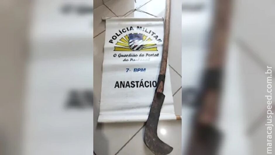 Filho é preso por ameaçar pai com foice em Anastácio Filho é preso por ameaçar pai com foice em Anastácio