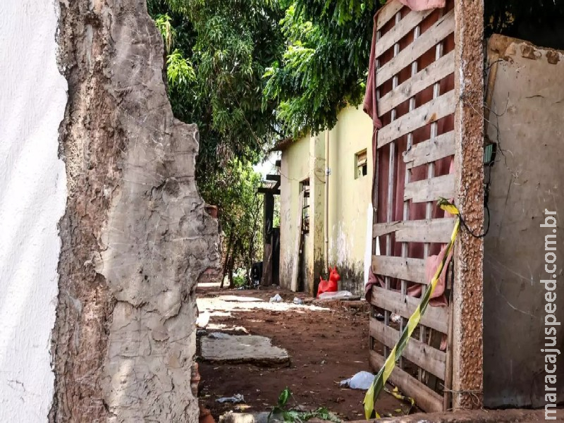Homem é morto queimado e enterrado no quintal da própria casa em Campo Grande Homem é morto queimado e enterrado no quintal da própria casa em Campo Grande