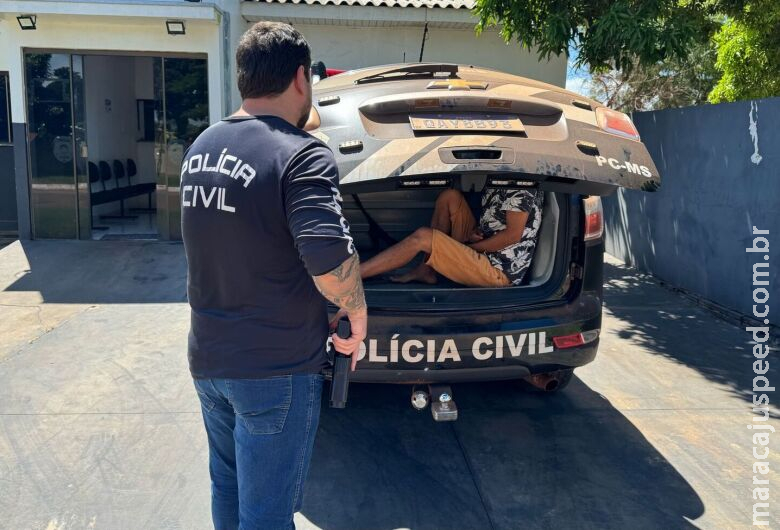 Homem é preso após ameaçar primas com enxada e tentar trocar utensílios da avó por droga Homem é preso após ameaçar primas com enxada e tentar trocar utensílios da avó por droga