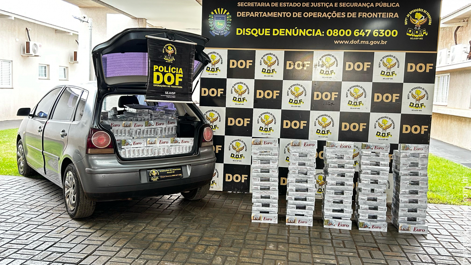 Maracaju: DOF apreende veículo carregado com mil pacotes de cigarros contrabandeados e prende autor em flagrante no Bairro Paraguai Maracaju: DOF apreende veículo carregado com mil pacotes de cigarros contrabandeados e prende autor em flagrante no Bairro Paraguai