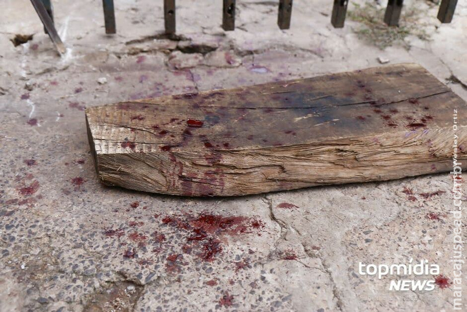 Morador de rua defende mulher de assédio e leva pauladas no Colibri Morador de rua defende mulher de assédio e leva pauladas no Colibri