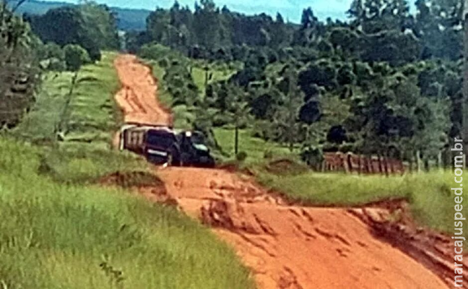 Motorista de caminhão atropela adolescente e foge em Santa Rita do Pardo Motorista de caminhão atropela adolescente e foge em Santa Rita do Pardo