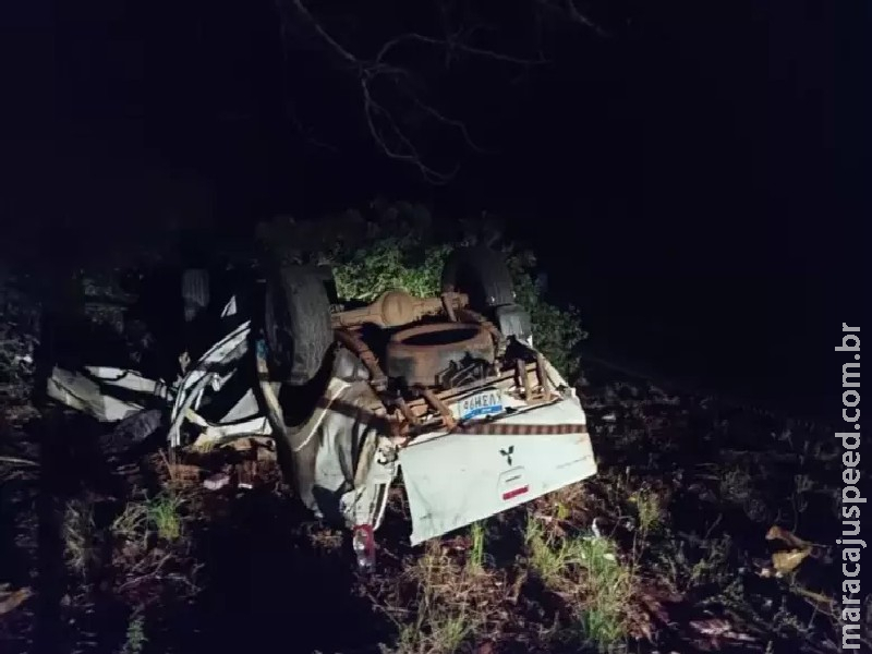 Motorista de veículo carregado com drogas morre após capotamento Motorista de veículo carregado com drogas morre após capotamento