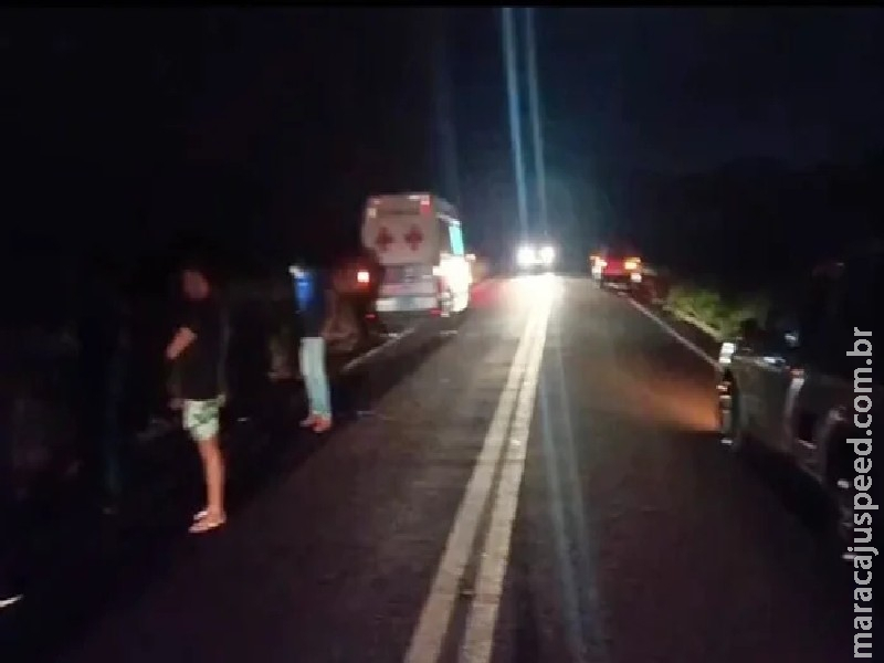 Motorista é arremessado em capotamento e morre esmagado pelo veículo na MS-244 Motorista é arremessado em capotamento e morre esmagado pelo veículo na MS-244