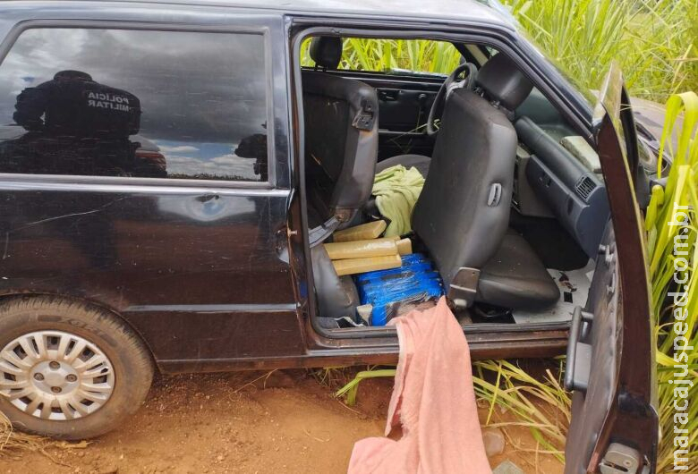 Polícia apreende 146 quilos de maconha após acidente em assentamento Polícia apreende 146 quilos de maconha após acidente em assentamento