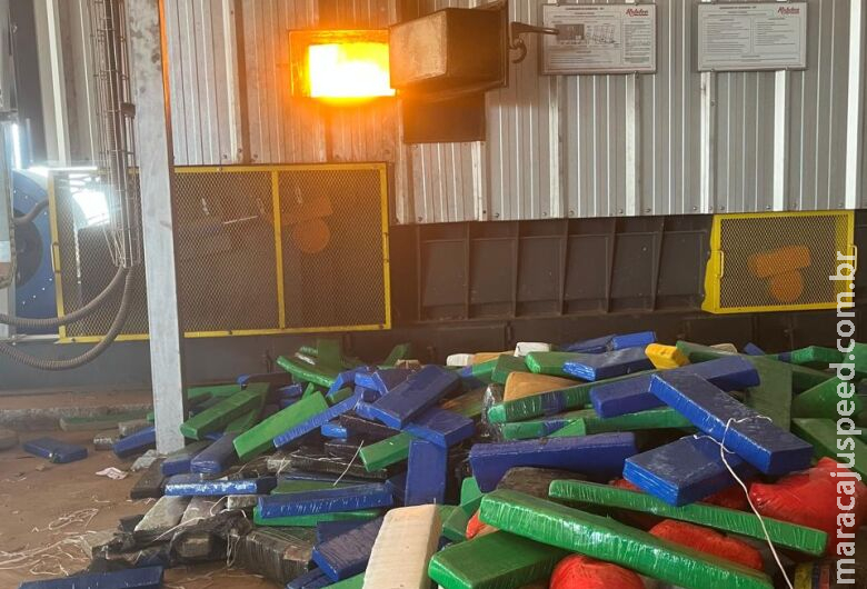Polícia incinera mais de 2,5 toneladas de drogas em Tacuru Polícia incinera mais de 2,5 toneladas de drogas em Tacuru