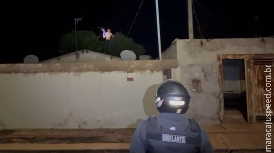Policiais à paisana libertam família feita refém no Nova Lima Policiais à paisana libertam família feita refém no Nova Lima