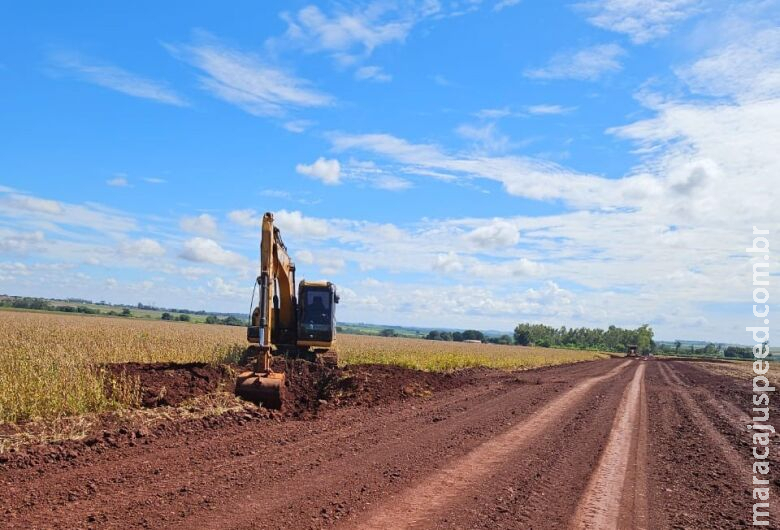 Prefeitura de Dourados já recuperou 172 quilômetros de estradas rurais Prefeitura de Dourados já recuperou 172 quilômetros de estradas rurais