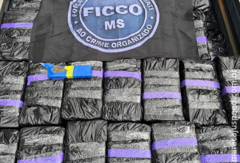 Quatro pessoas são presas transportando duas toneladas de maconha Quatro pessoas são presas transportando duas toneladas de maconha