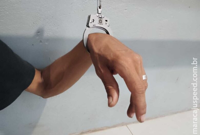 Suspeito de vários furtos é preso após invadir casa de idosa em Dourados Suspeito de vários furtos é preso após invadir casa de idosa em Dourados