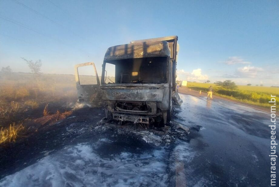 Após incêndio de caminhão, equipe corre contra o tempo para estrear na Copa Truck Após incêndio de caminhão, equipe corre contra o tempo para estrear na Copa Truck