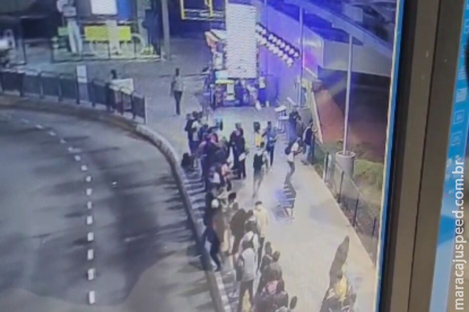 Bomba explode em terminal de São Paulo Bomba explode em terminal de São Paulo