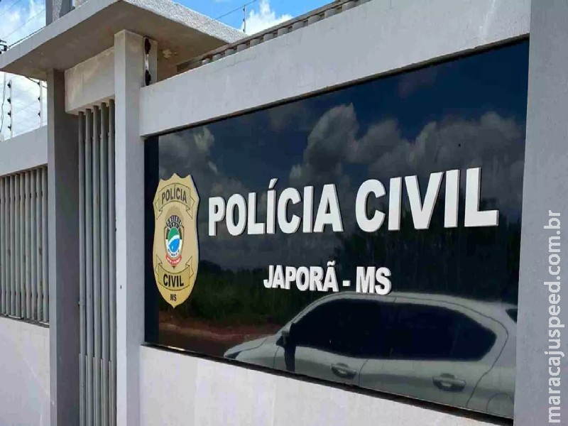 Caminhoneiro tomba carga de carne e morre preso às ferragens em rodovia de MS Caminhoneiro tomba carga de carne e morre preso às ferragens em rodovia de MS