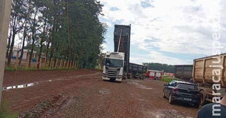 Carreta rompe fiação e caminhoneiro sofre parada cardiorrespiratória em Chapadão do Sul Carreta rompe fiação e caminhoneiro sofre parada cardiorrespiratória em Chapadão do Sul