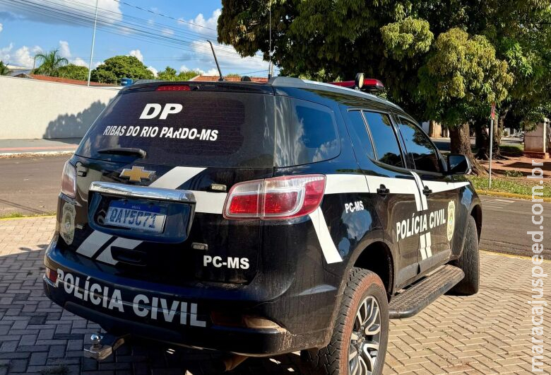 Durante bebedeira, homem arremessa faca e fere companheira nas costas Durante bebedeira, homem arremessa faca e fere companheira nas costas